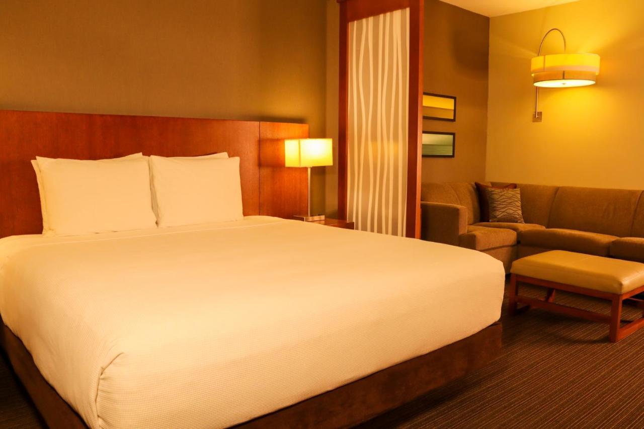 Deluxe King Room,1427211133:JPEG