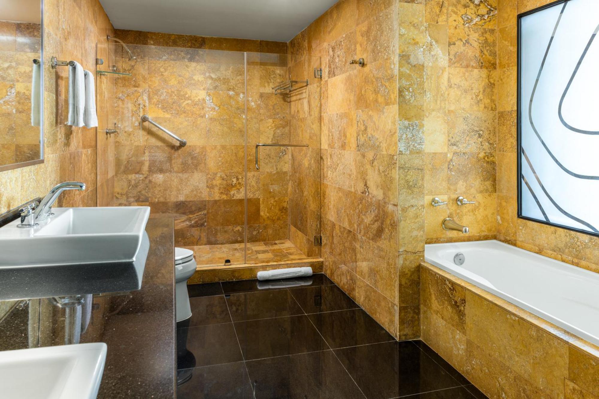 Diamond Suite, Club lounge access, 1 Bedroom Larger Suite