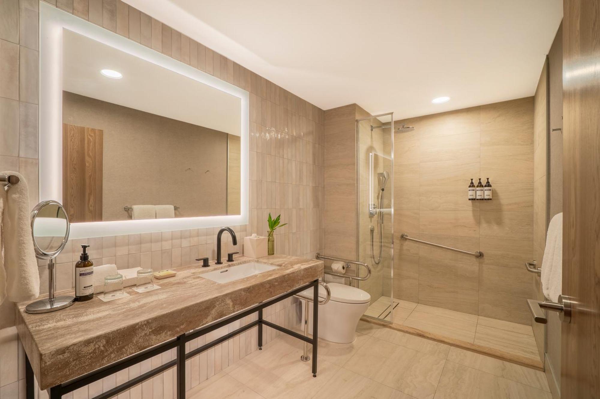 King Room with Roll-In Shower - Disability Access,1649905898:JPEG