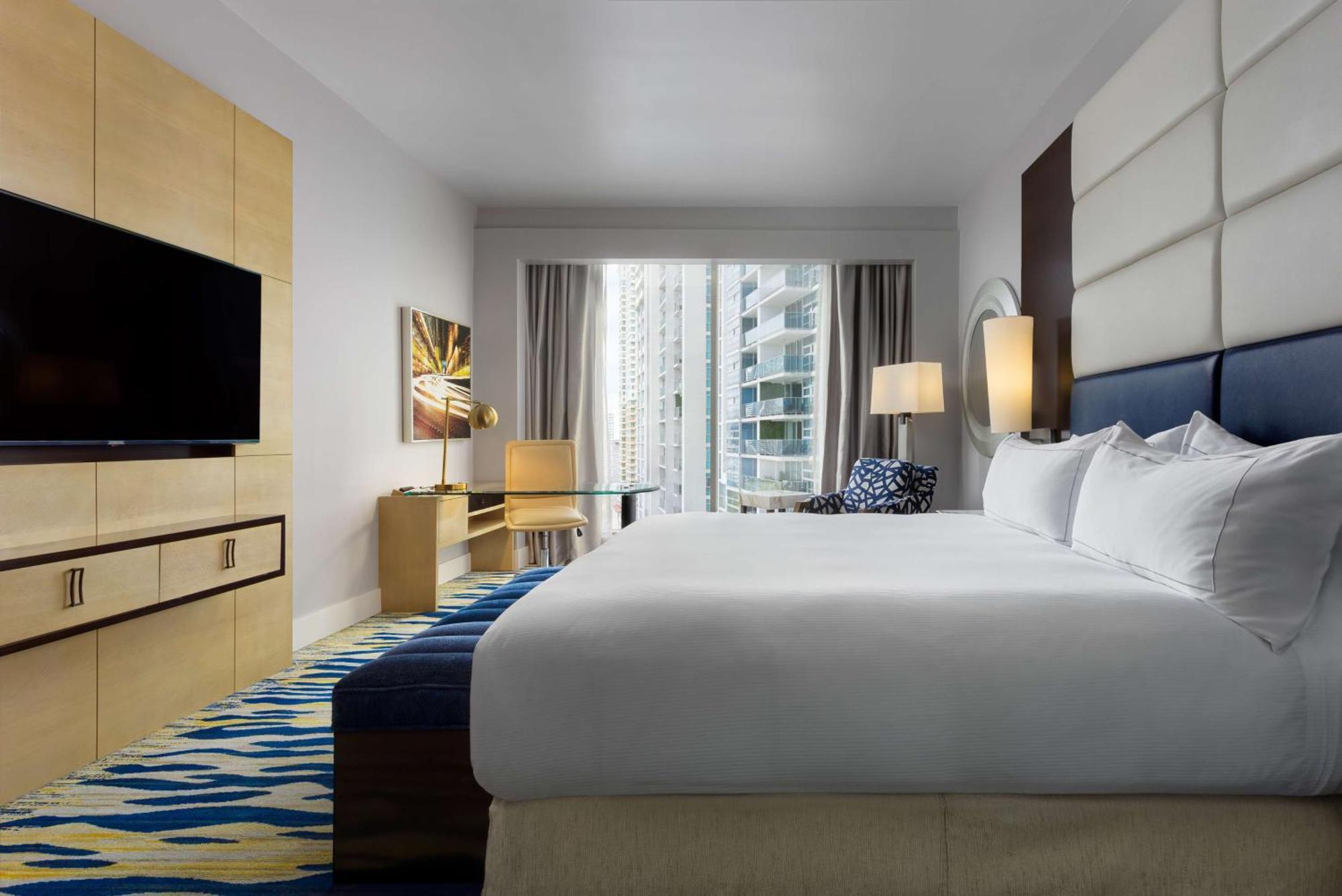 Deluxe King Room City View