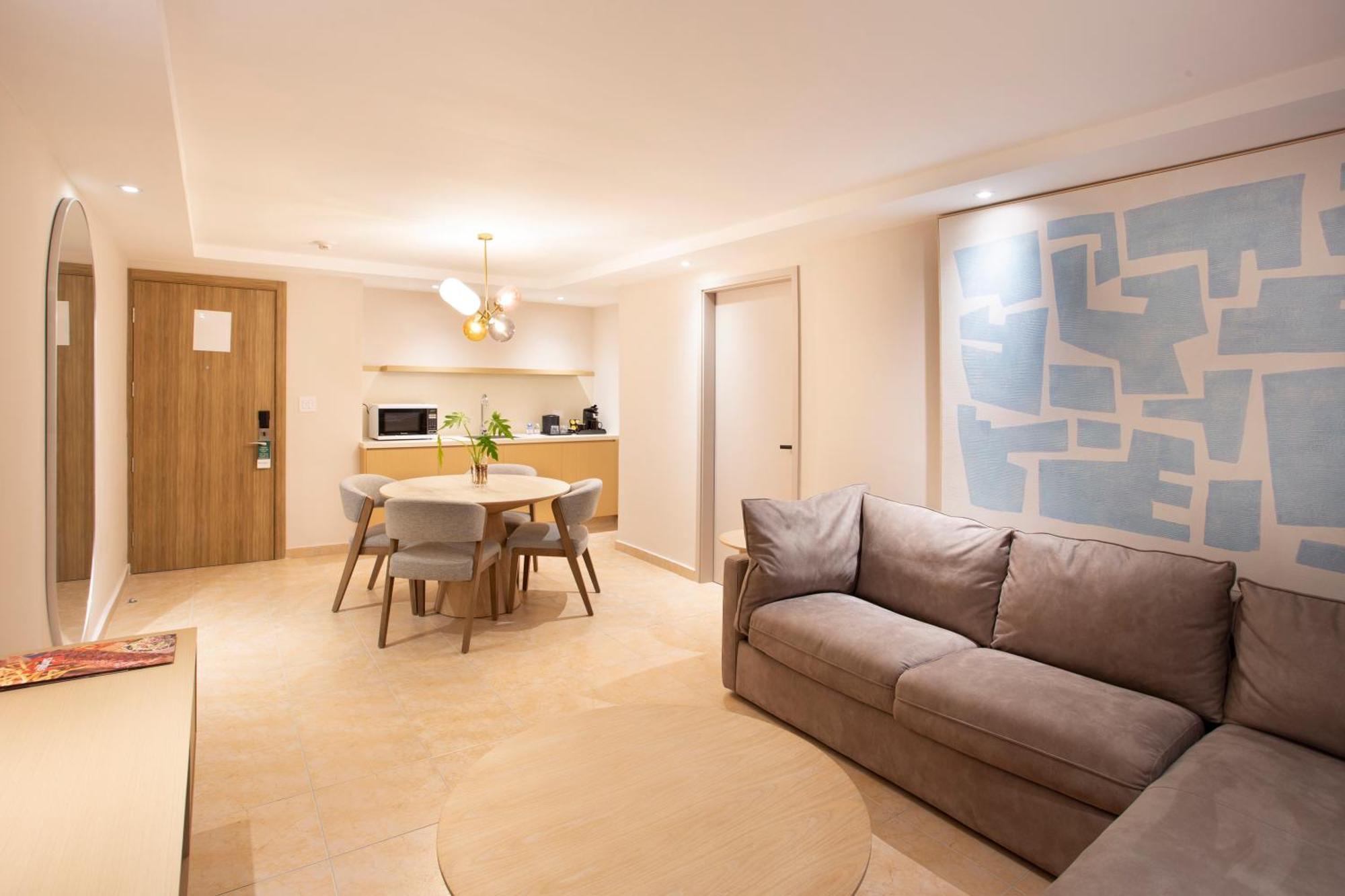 Chambre Lit King-Size avec Douche Accessible en Fauteuil Roulant - Personnes à Mobilité Réduite/Non-Fumeurs