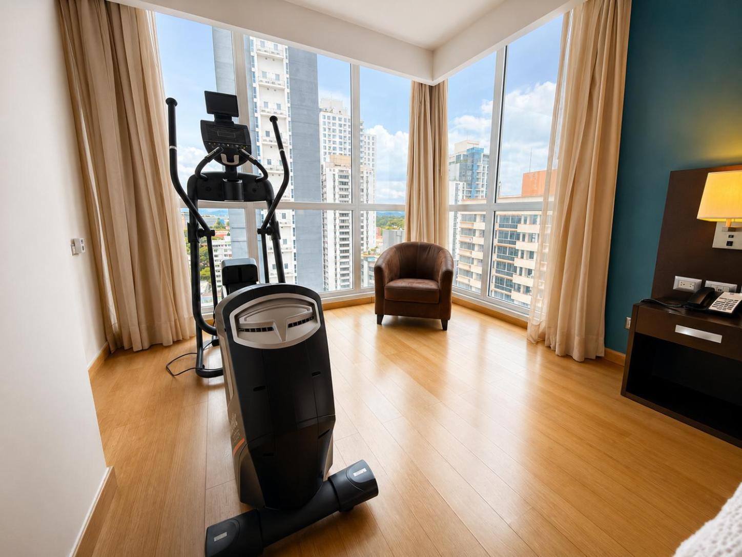 Deluxe Fitness King Room,1772106121:JPEG