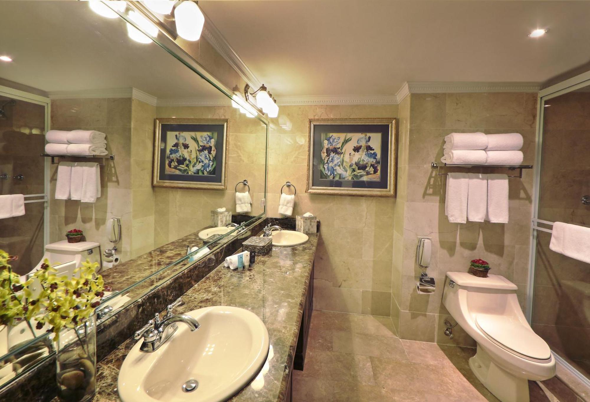 Royal Suite,1244719897:JPEG