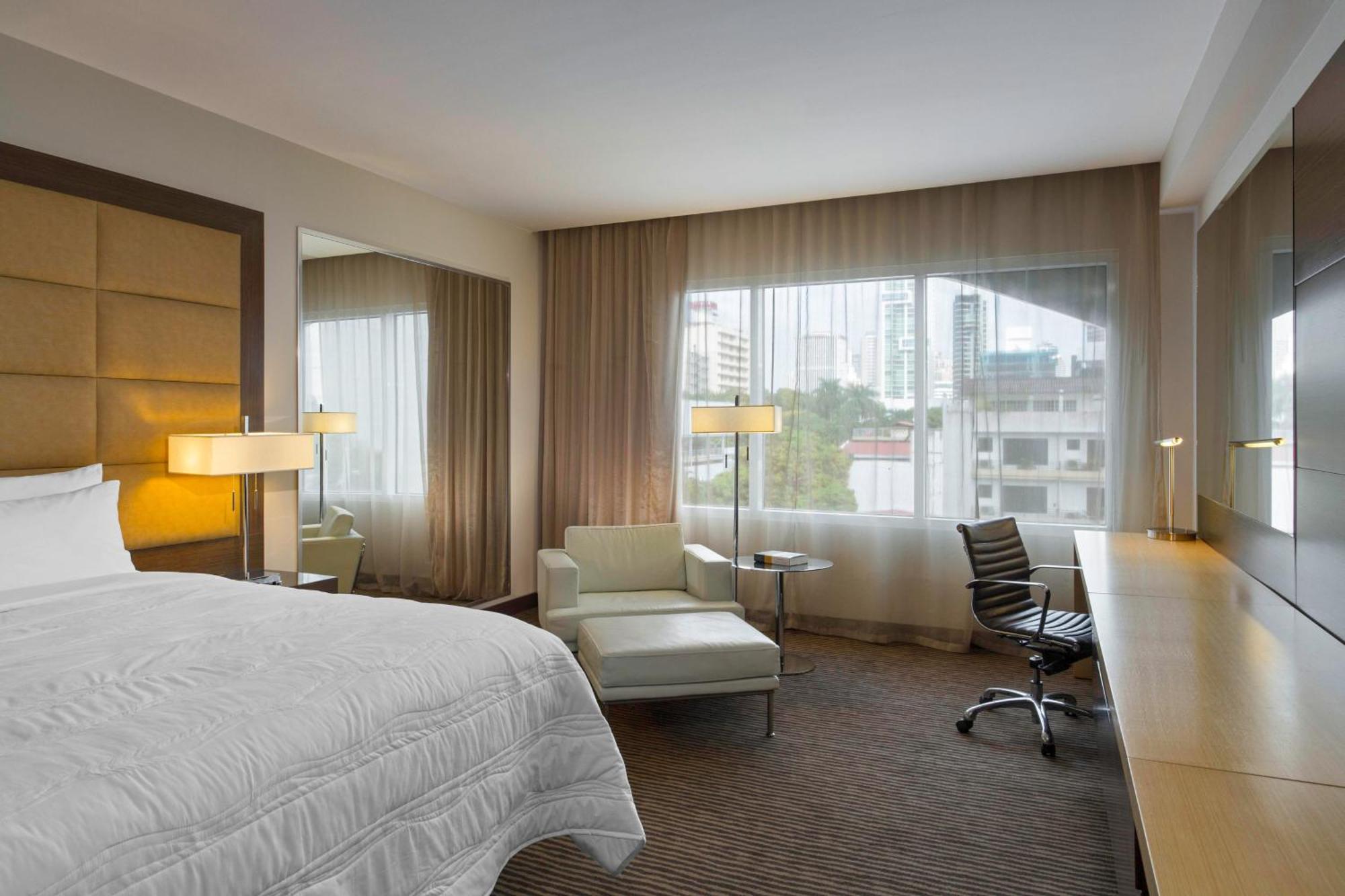 Deluxe, Guest room, 1 King,1542113692:JPEG