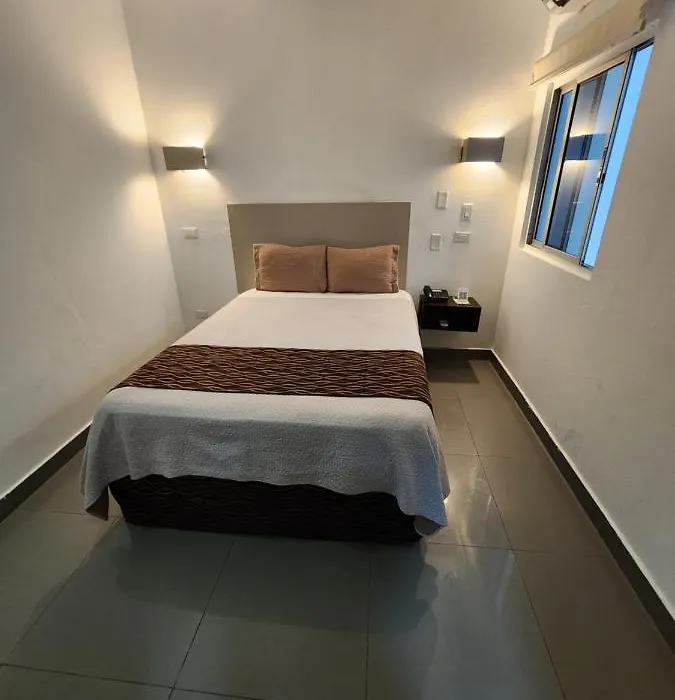 Remo Hostal-1