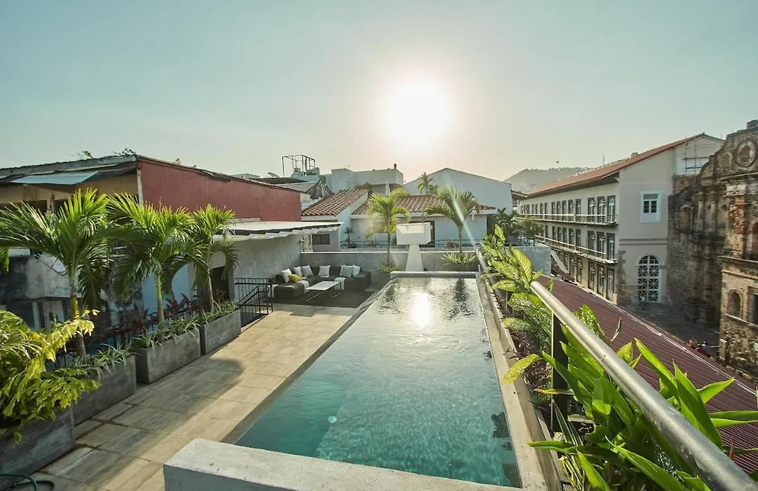 Amazinn Places Rooftop And Design Pool III-1