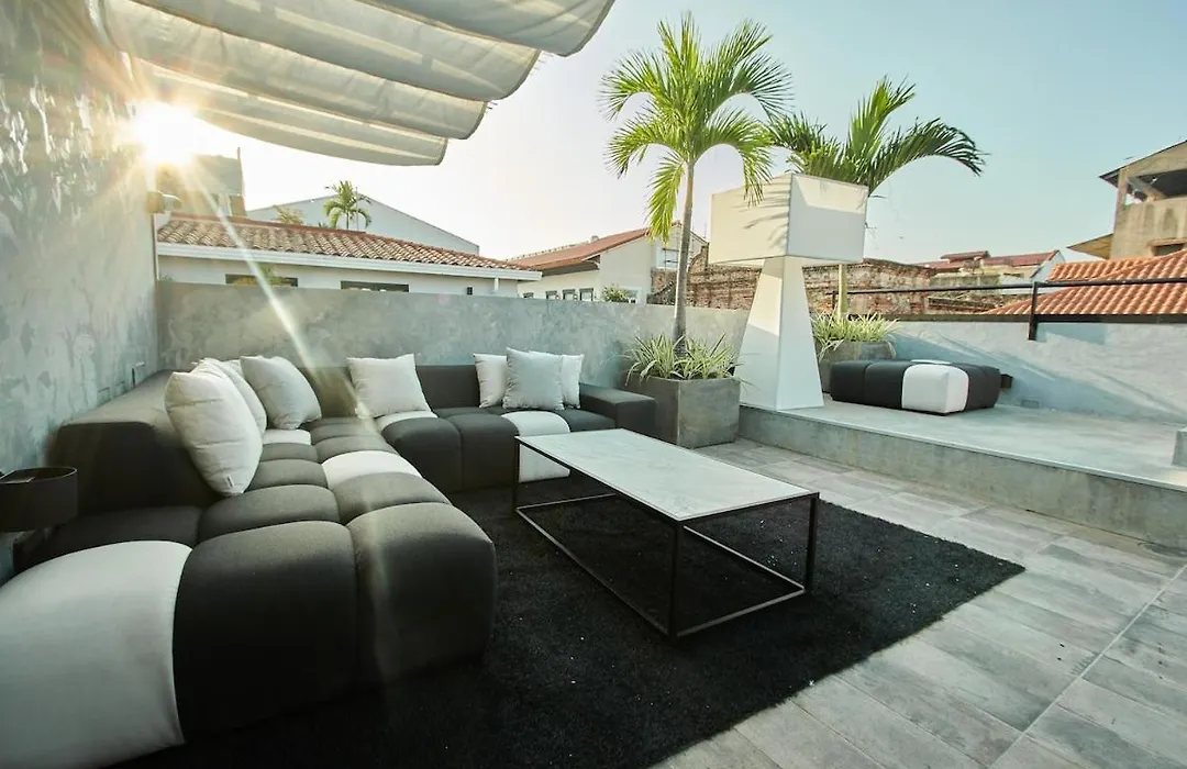 Amazinn Places Rooftop And Design Pool IV-1