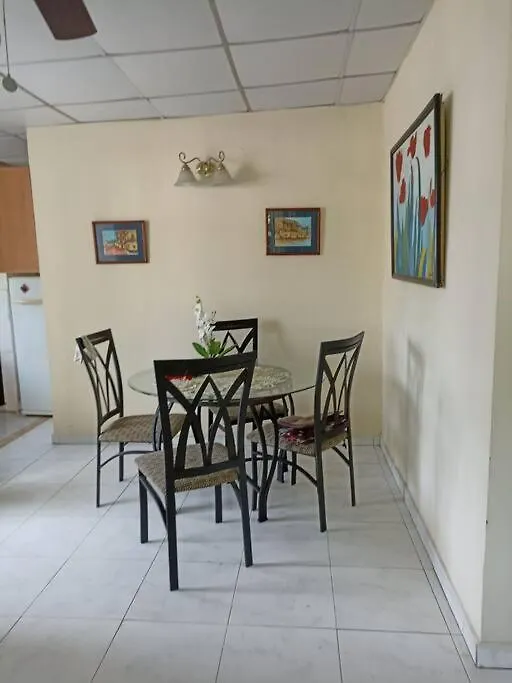 Se Alquila Comodo Apartamento.-1