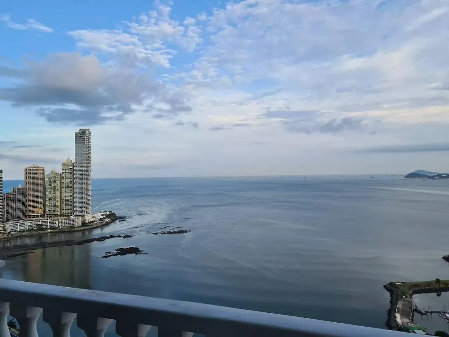 Disfruta De Una Excelente Vista Desde El Balcon.-1