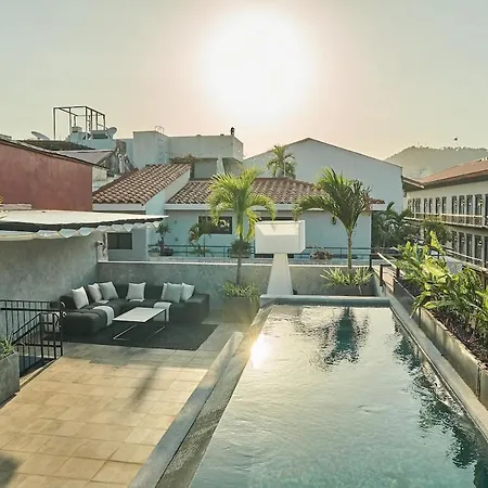 Amazinn Places Rooftop And Design Pool III-2
