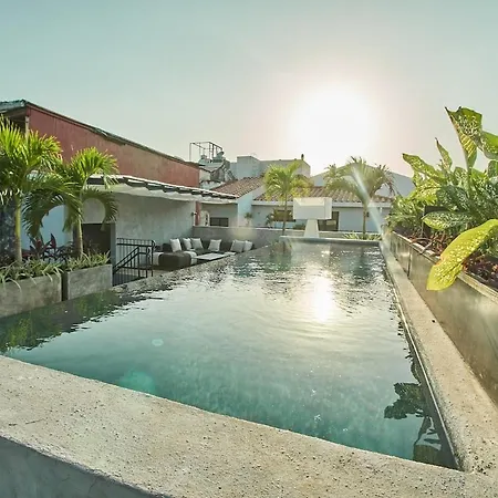 Amazinn Places Rooftop And Design Pool IV-3