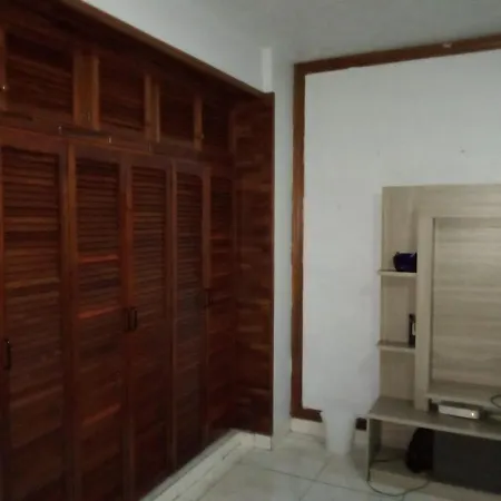 Hostal L Y G-3