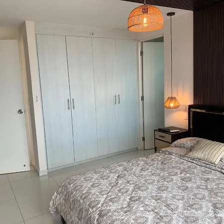 7B - Style! Spacious And Cool! 4Br-3