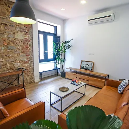 Cozy 2 Bedroom In Casco Viejo With Balcony-3