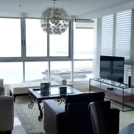 Amplio y hermoso apartamento frente a la bahía.-3