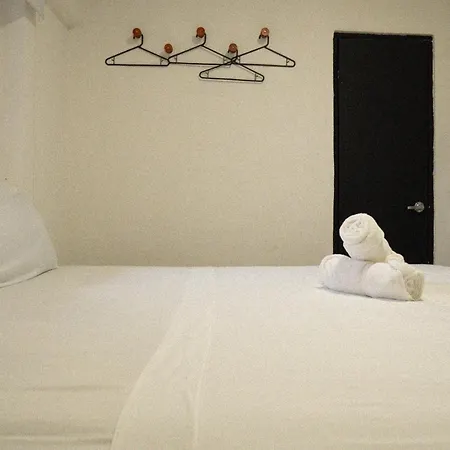 Eden'S Garden Hostel-2