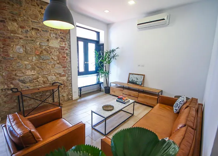 Cozy 2 Bedroom In Casco Viejo With Balcony