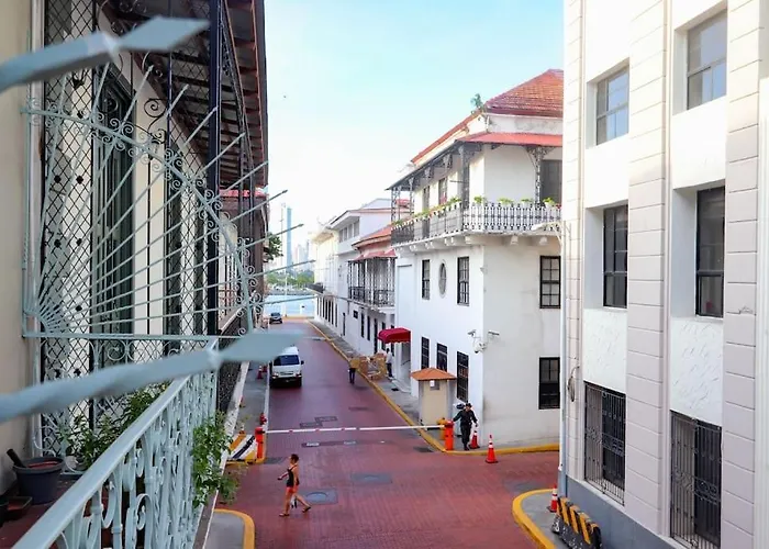 Plaza Catedral 102 - Apartment W/ Balcony In Plaza Catedral Panama 