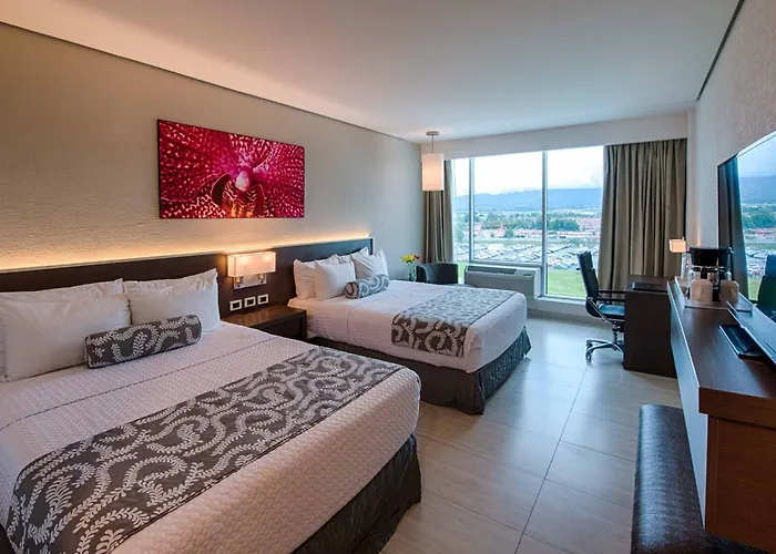 Crowne Plaza Airport By Ihg